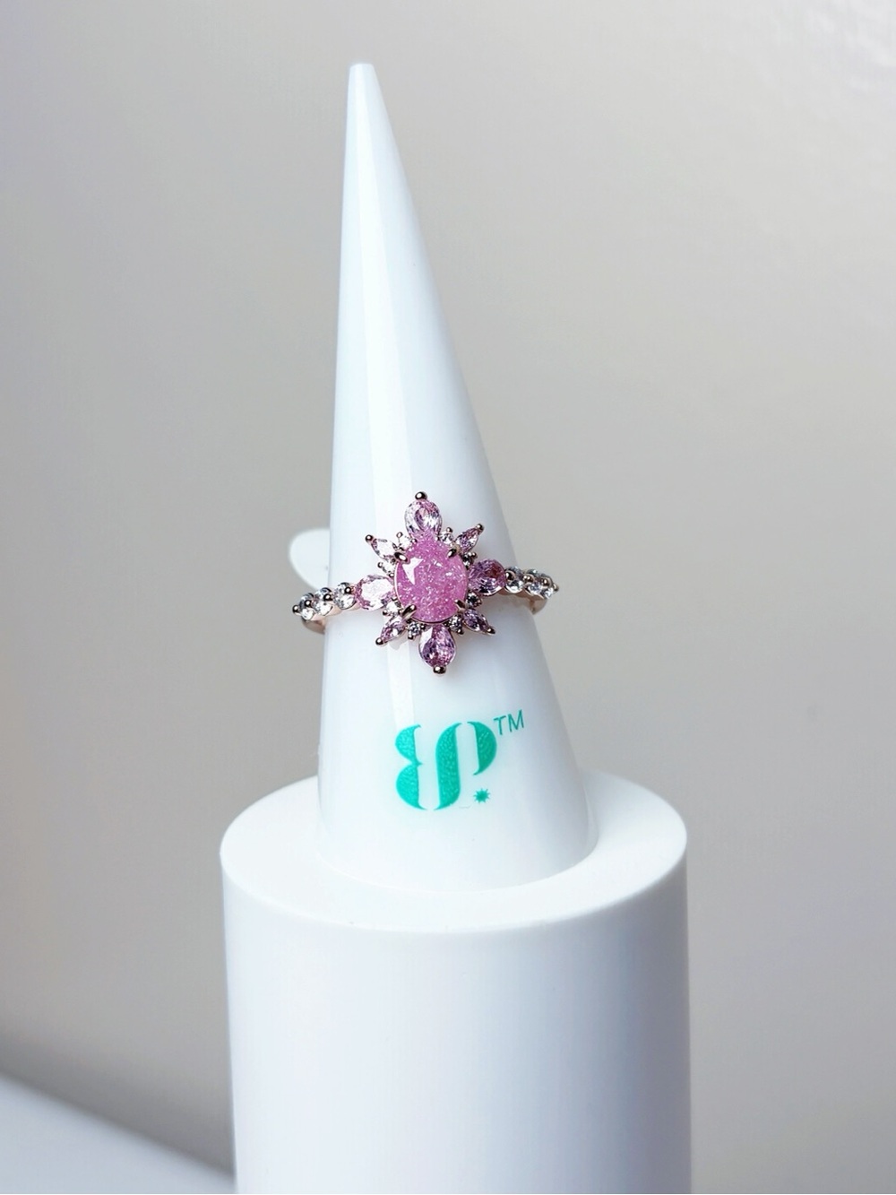 New Bomb Party Glow Up Or Glow Home Ring
Size 9 RG96585
